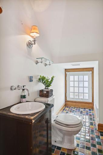 1712 Dupont Avenue S, Minneapolis, MN 55403