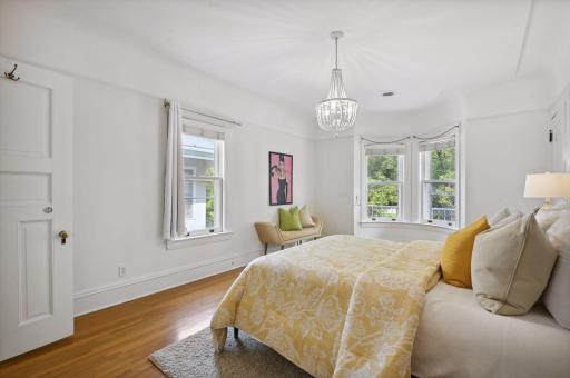 1712 Dupont Avenue S, Minneapolis, MN 55403