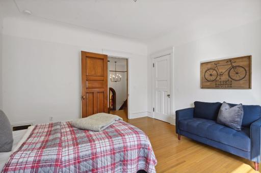 1712 Dupont Avenue S, Minneapolis, MN 55403