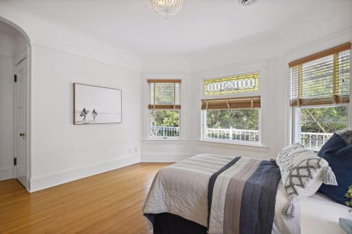 1712 Dupont Avenue S, Minneapolis, MN 55403