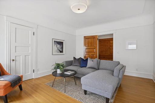 1712 Dupont Avenue S, Minneapolis, MN 55403