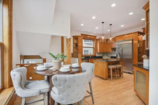 1712 Dupont Avenue S, Minneapolis, MN 55403