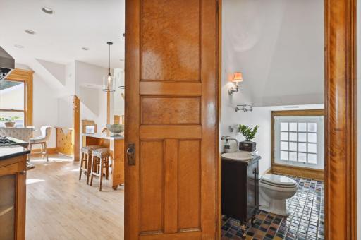 1712 Dupont Avenue S, Minneapolis, MN 55403