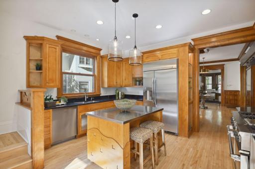 1712 Dupont Avenue S, Minneapolis, MN 55403