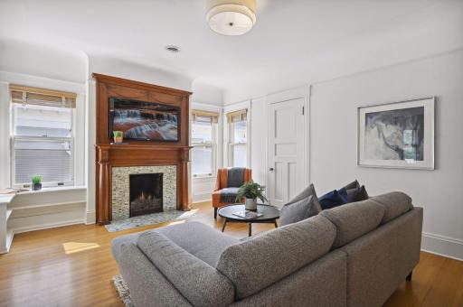1712 Dupont Avenue S, Minneapolis, MN 55403