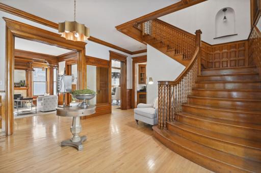 1712 Dupont Avenue S, Minneapolis, MN 55403