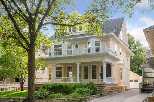 1712 Dupont Avenue S, Minneapolis, MN 55403