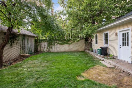 1712 Dupont Avenue S, Minneapolis, MN 55403