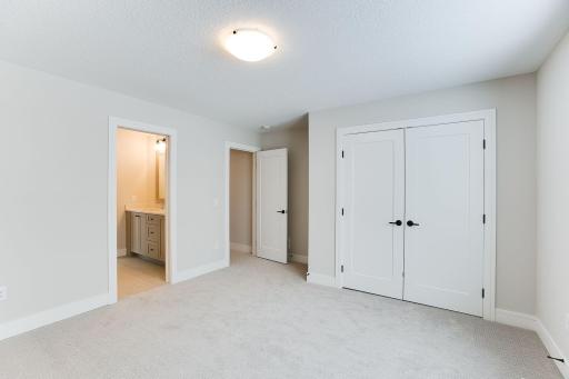 17040 46th Avenue N, Plymouth, MN 55446