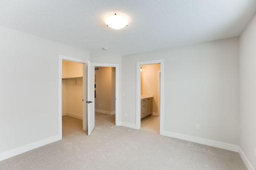 17040 46th Avenue N, Plymouth, MN 55446