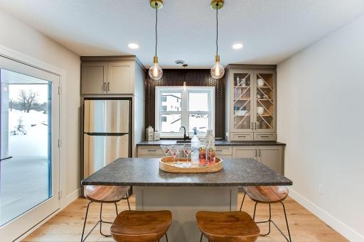17040 46th Avenue N, Plymouth, MN 55446