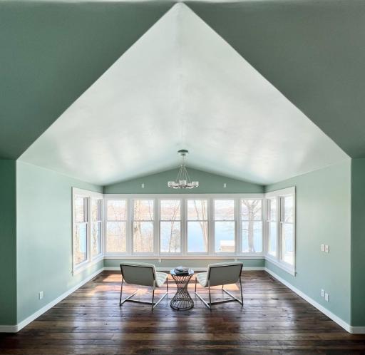 A very special opportunity to live the lake lifestyle with artistic inspiration.