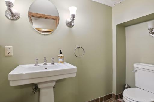 2010 Summit Avenue, Saint Paul, MN 55105