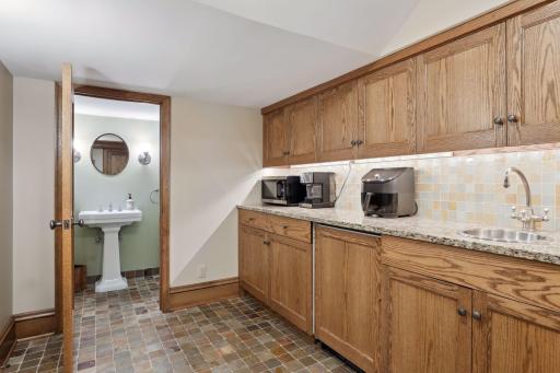 2010 Summit Avenue, Saint Paul, MN 55105