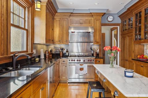 2010 Summit Avenue, Saint Paul, MN 55105