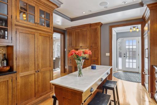 2010 Summit Avenue, Saint Paul, MN 55105