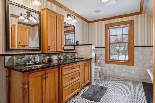 2010 Summit Avenue, Saint Paul, MN 55105