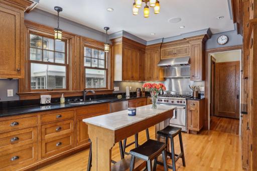 2010 Summit Avenue, Saint Paul, MN 55105