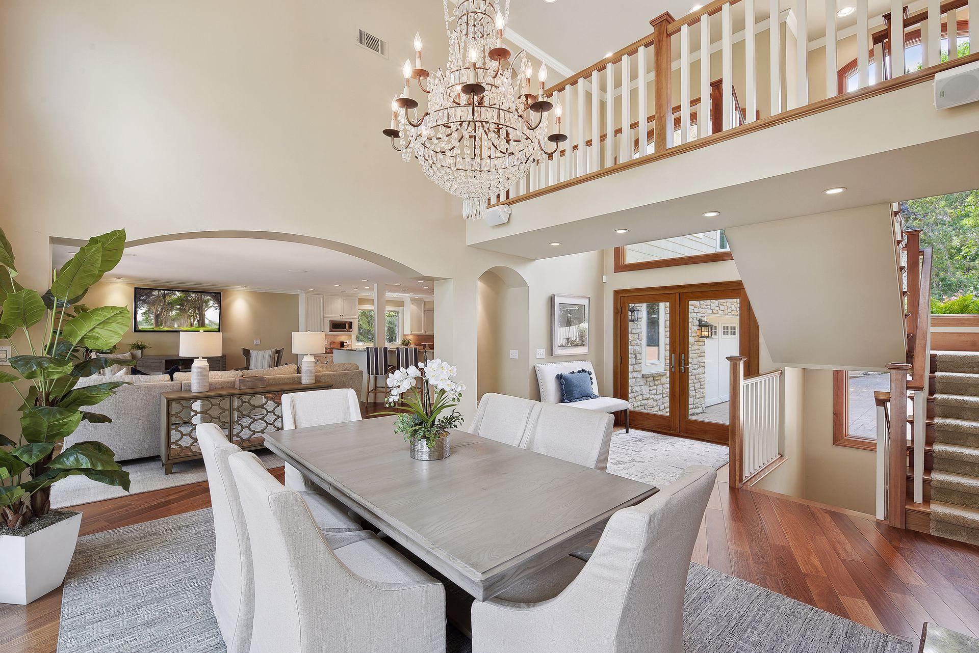 Dining Room Opens to Family Room