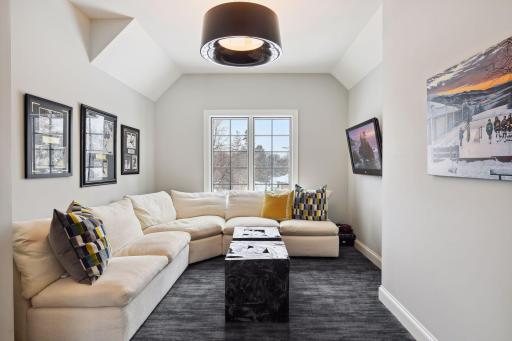 8 Spur Road, Edina, MN 55436