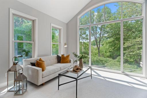 Main Floor Family Rm Offering Stunning View!