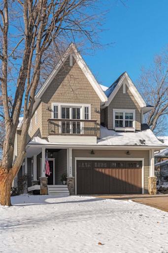 Gorgeous curb appeal in all four seasons!