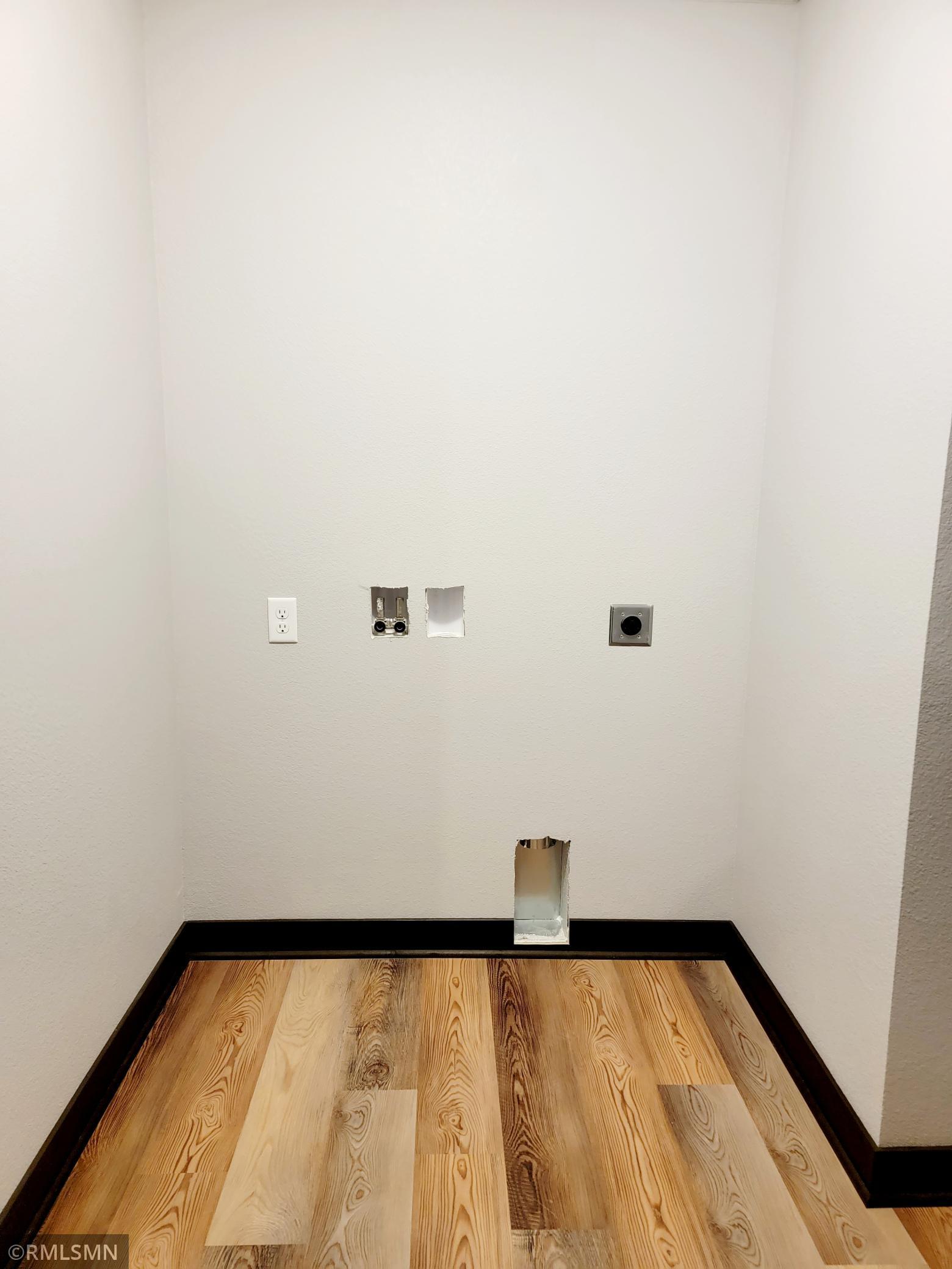 Listing picture of previous model that had similar finishes NOT the same floor plan. Not all the finishes pictured are included in 310 St. Andrews Ct