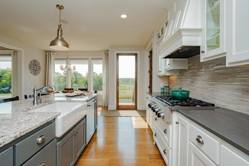 18 Rapp Farm Boulevard, Saint Paul, MN 55127
