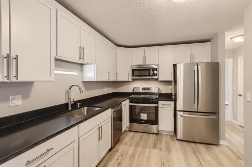 4012 Foss Rd Unit 101 Saint Anthony MN - Print Quality - 004 - 08 Kitchen.jpg