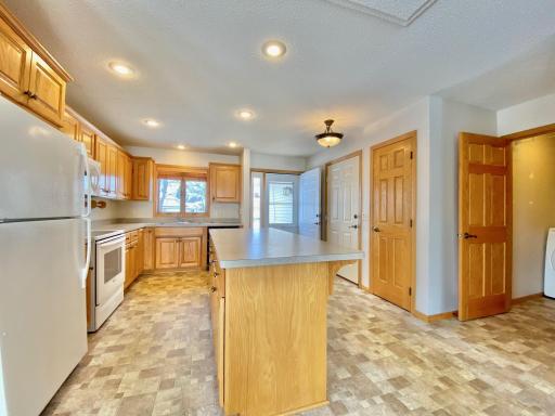 Open and roomy, this unit has a very user friendly layout and gets great natural lighting. You'll notice the solid oak 6 panel doors and laundry area to the right, so convenient!