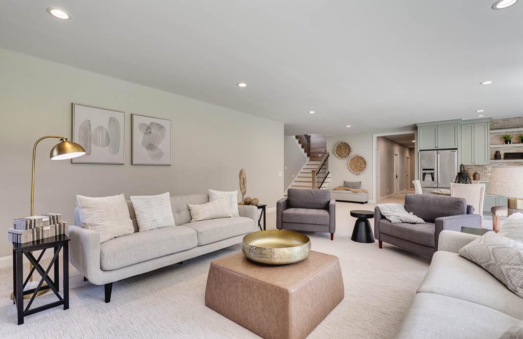 23 - Family Room.jpg