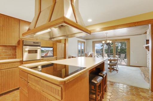 7413 Frontier Trail, Chanhassen, MN 55317