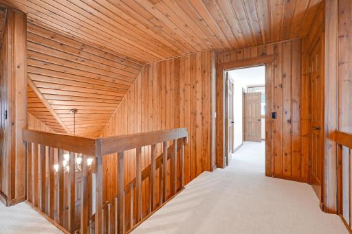 2nd floor loft area with view over foyer and great room.