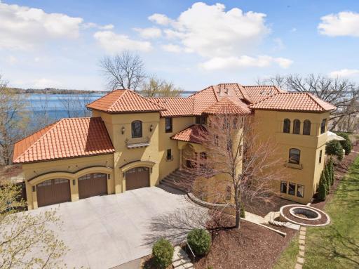 1420 Shoreline Drive, Wayzata, MN 55391