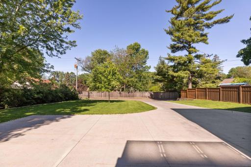 555 Mount Curve Boulevard, Saint Paul, MN 55116