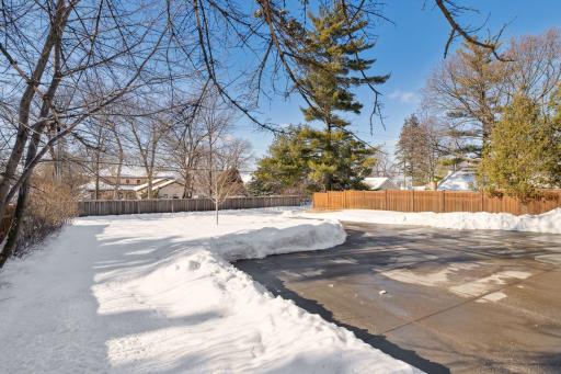 555 Mount Curve Boulevard, Saint Paul, MN 55116