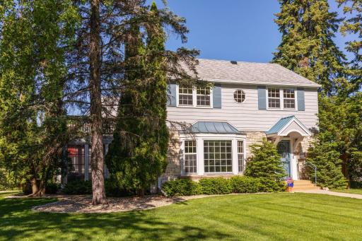 555 Mount Curve Boulevard, Saint Paul, MN 55116
