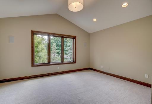12 Lake Court, North Oaks, MN 55127