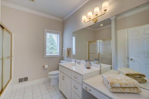 12 Lake Court, North Oaks, MN 55127