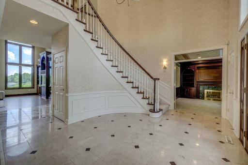 12 Lake Court, North Oaks, MN 55127