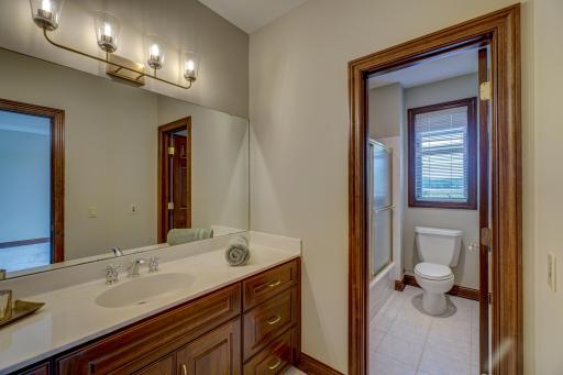 12 Lake Court, North Oaks, MN 55127