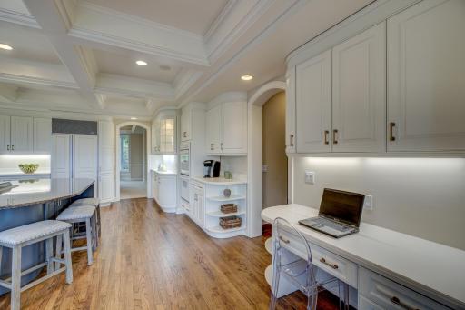 12 Lake Court, North Oaks, MN 55127