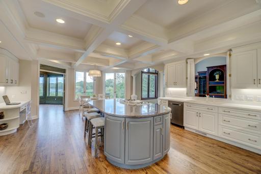12 Lake Court, North Oaks, MN 55127