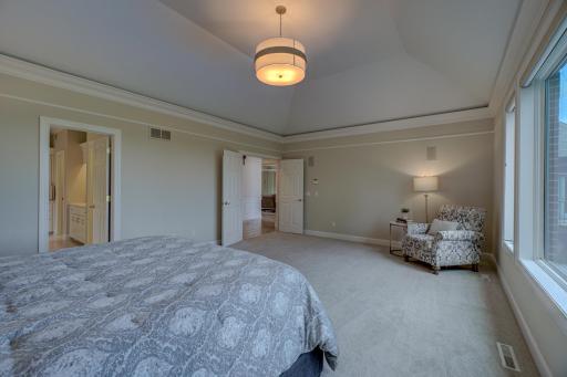 12 Lake Court, North Oaks, MN 55127
