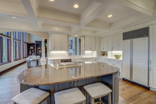 12 Lake Court, North Oaks, MN 55127