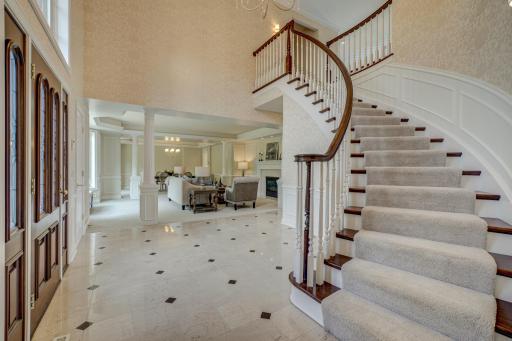 12 Lake Court, North Oaks, MN 55127