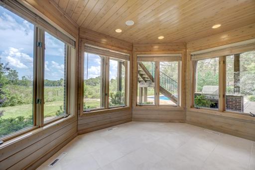12 Lake Court, North Oaks, MN 55127