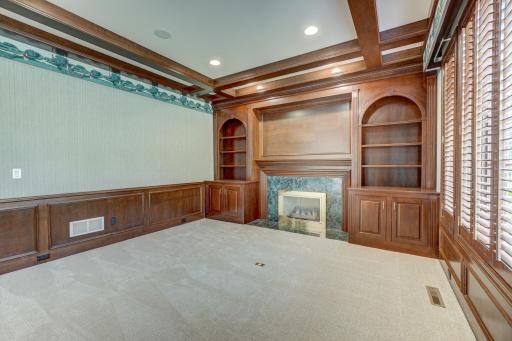 12 Lake Court, North Oaks, MN 55127