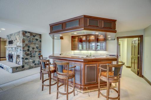 12 Lake Court, North Oaks, MN 55127
