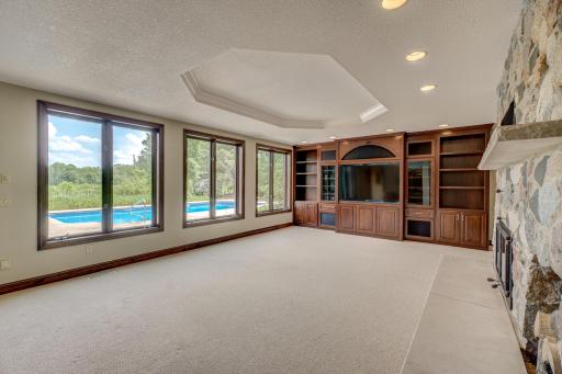 12 Lake Court, North Oaks, MN 55127